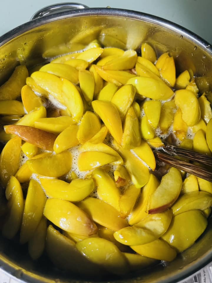 Đun đào cùng nước đường 